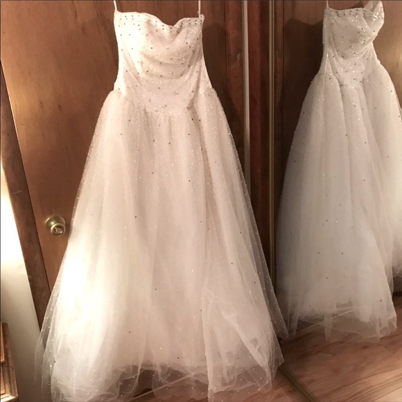 Beautiful hand beaded gown💖👰🏼 - Picture 1 of 9